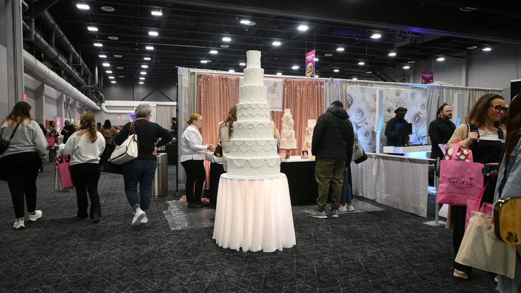 Wedding cake at Wendy's Wedding Expo